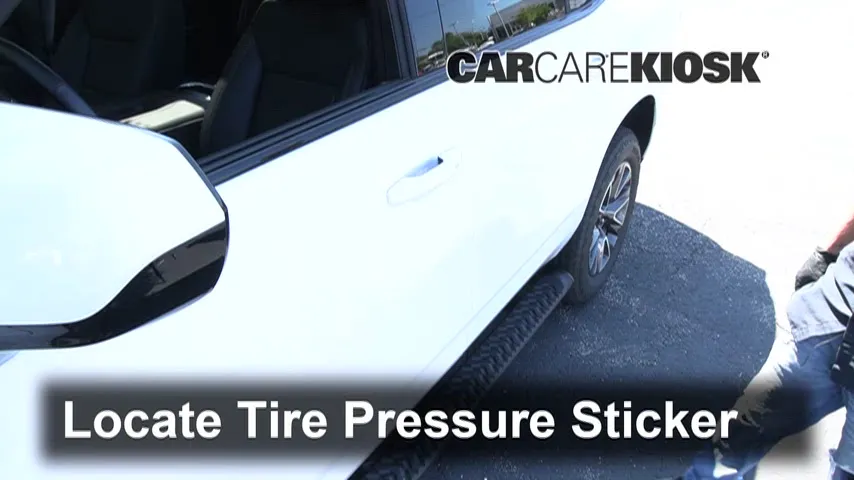 2021 Chevrolet Tahoe Z71 5.3L V8 Pneus et roues Vérifier la pression des pneus